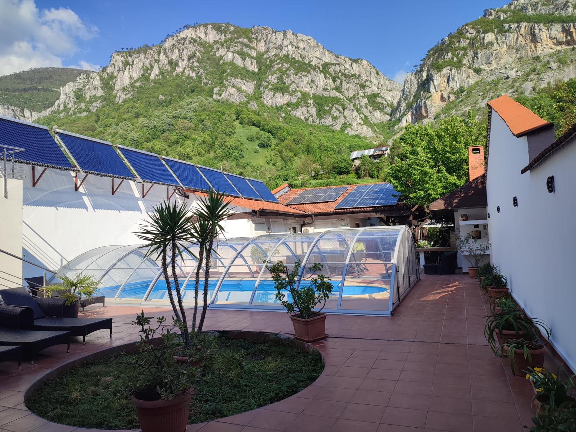 Pensiunea La Dolce Vita Băile Herculane Exterior foto
